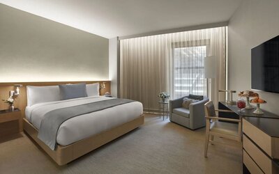 Day room with TV at The Knickerbocker Hotel.