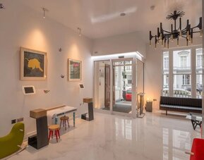 Hotel entrance with lounge area at Victoria Inn London Hotel.