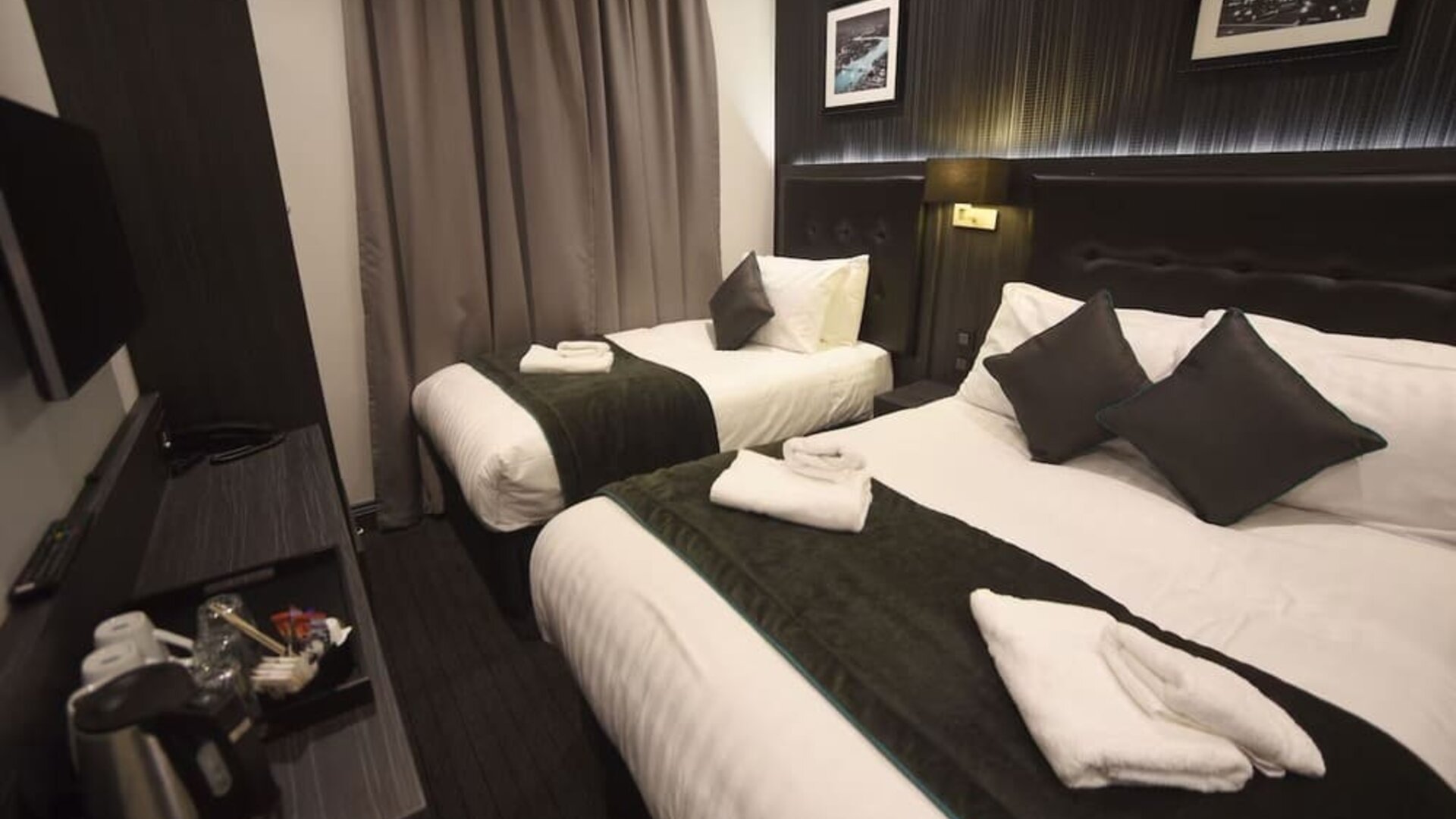 Day use twin room at The Pack And Carriage London Hotel.