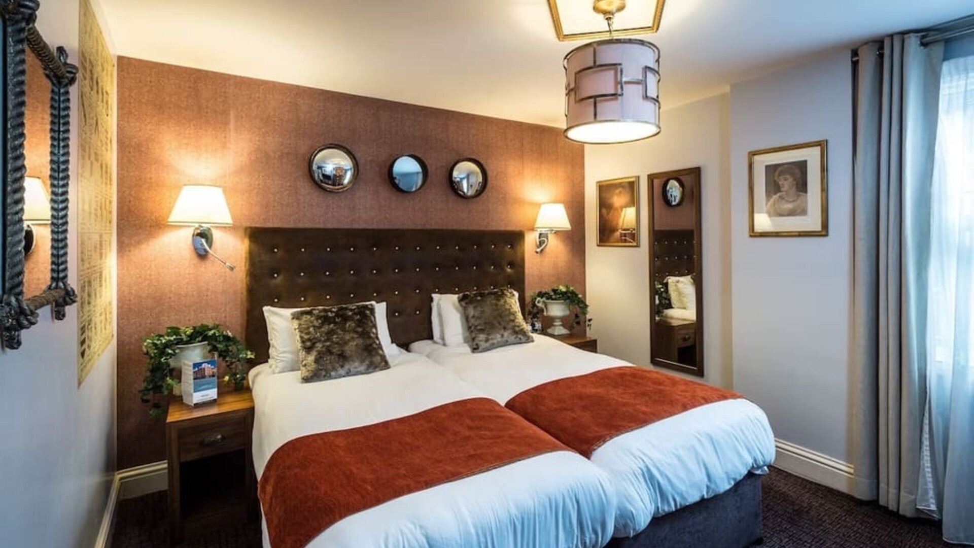 Day use twin room at Mercure Nottingham City Centre Hotel.