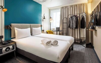 Bright and spacious day use twin room at Ibis London Blackfriars Hotel.