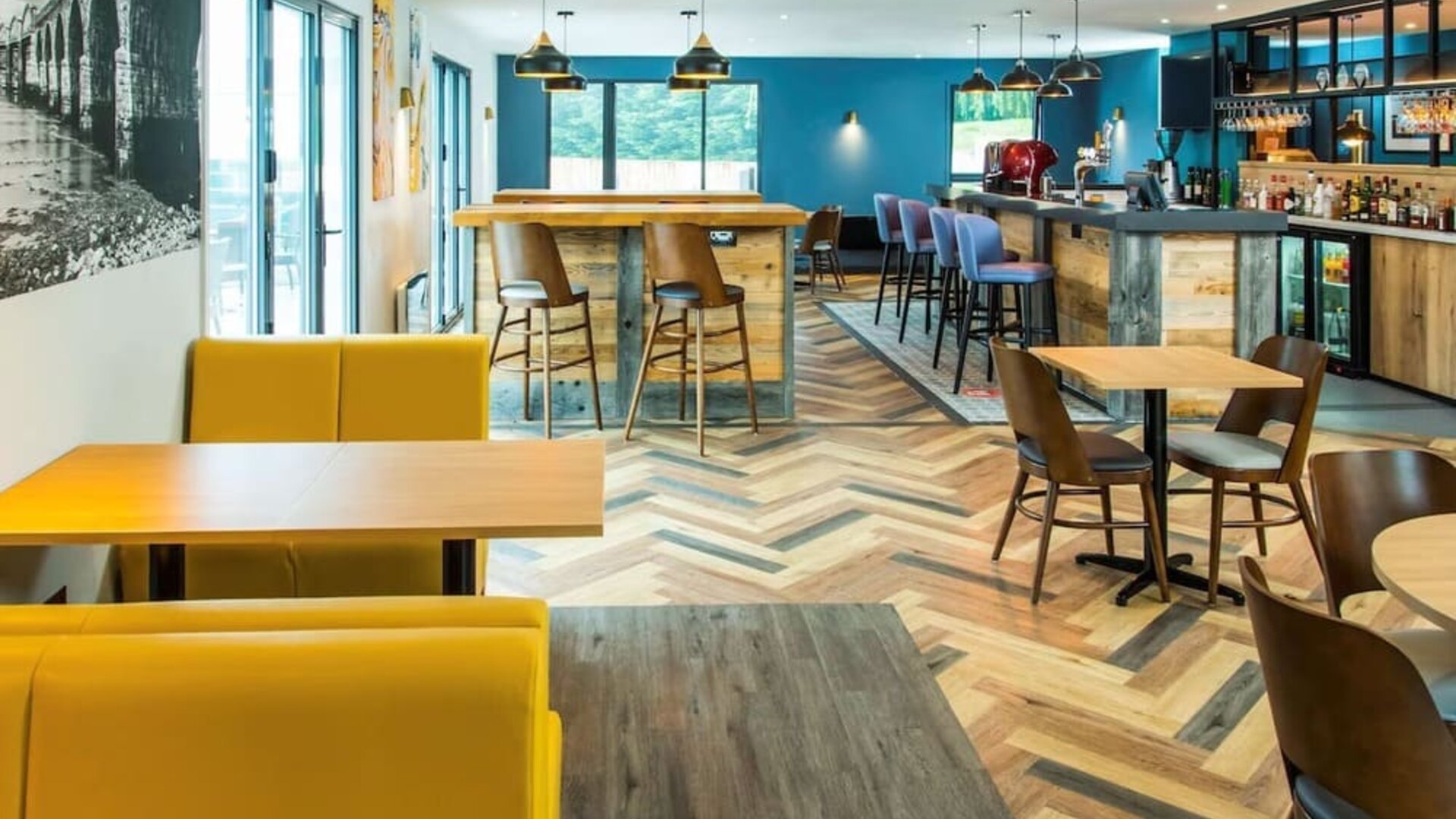 Dining area with comfortable seating, perfect for co-working at Ibis Plymouth.