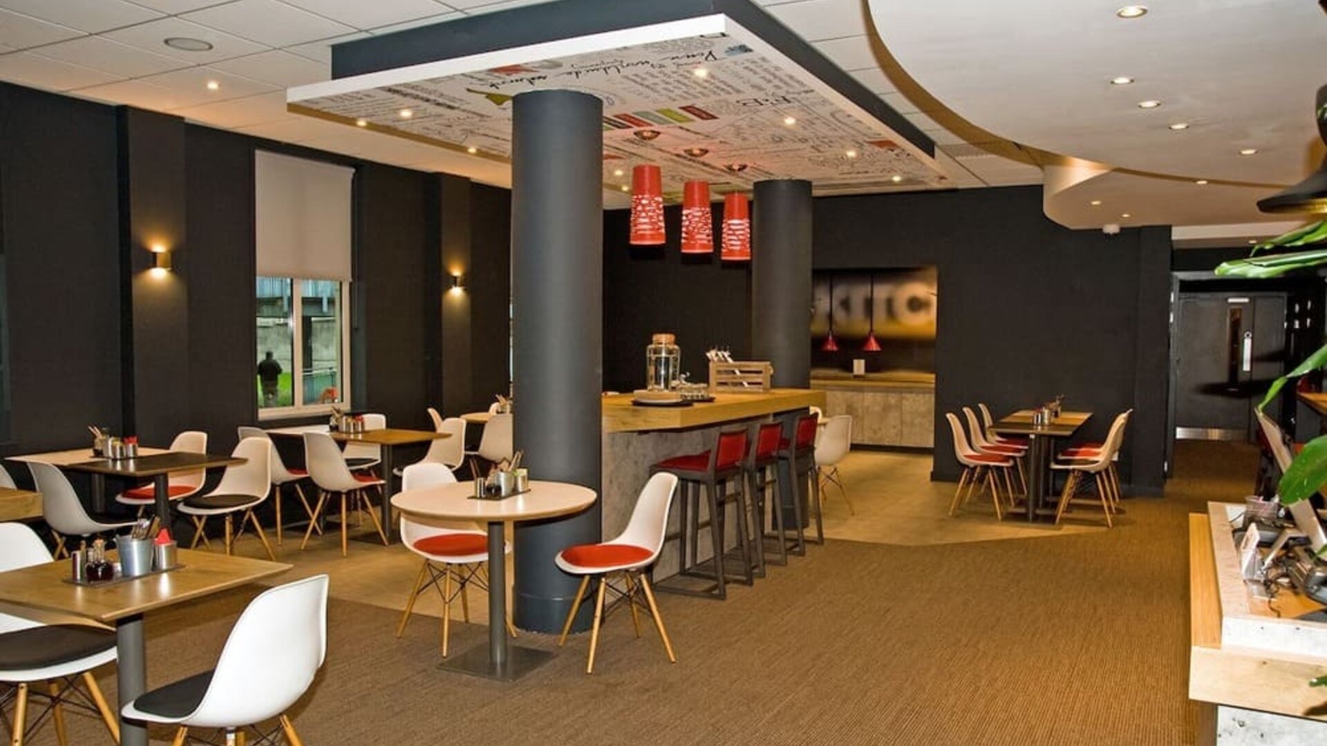 Dining area at ibis Sheffield City.