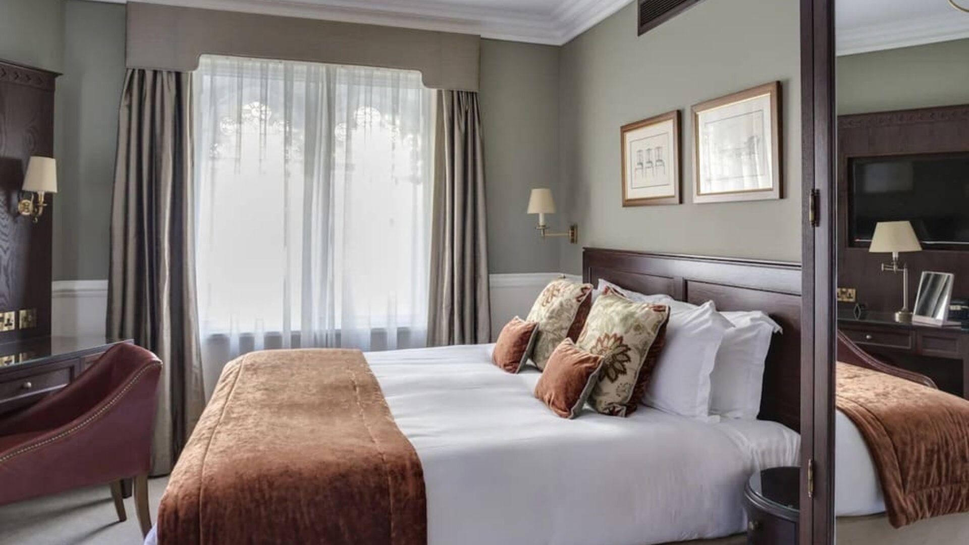 Day use room with work desk at St Paul's Hotel.