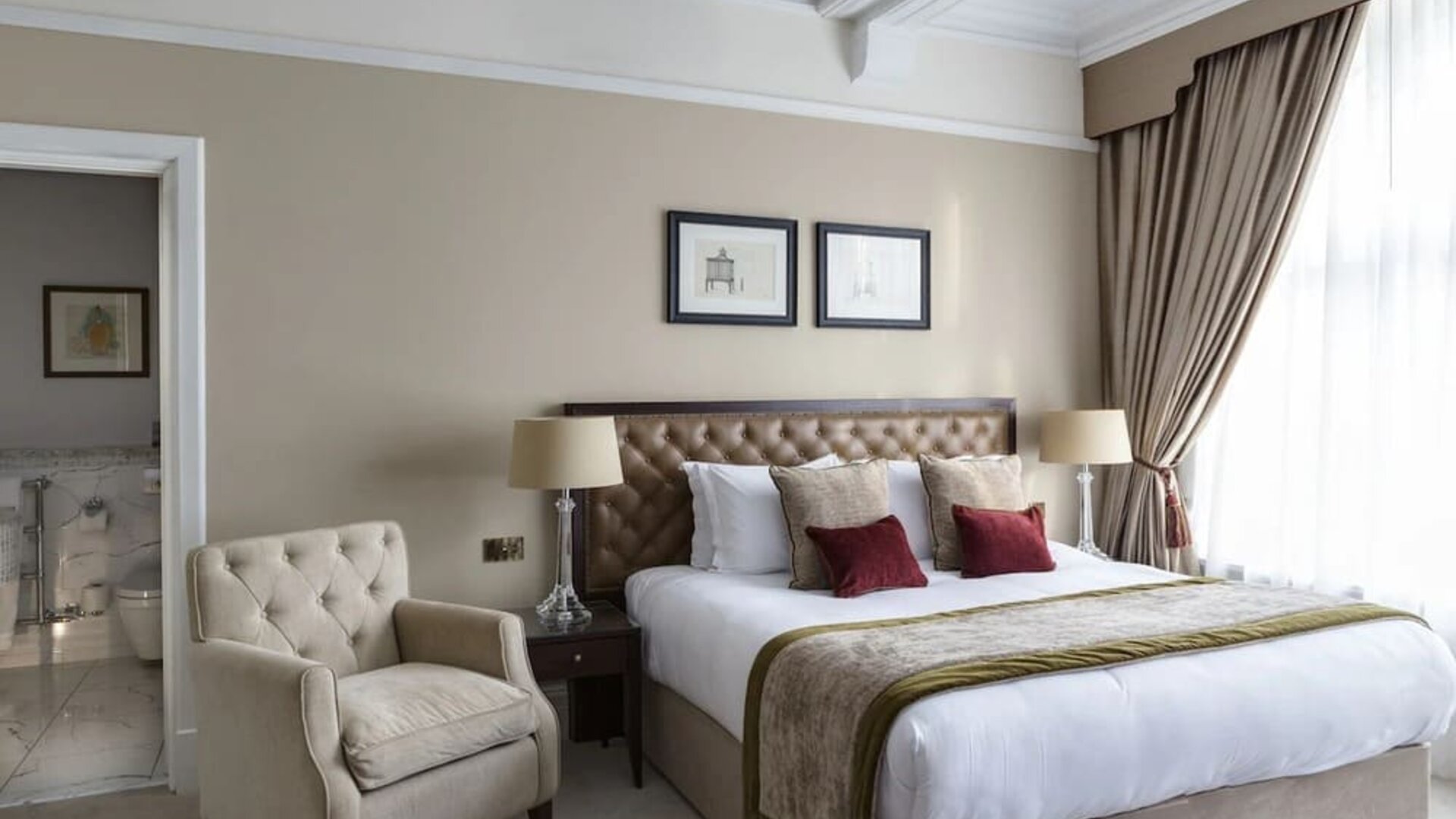 Bright and spacious day use room with private bathroom at St Paul's Hotel.