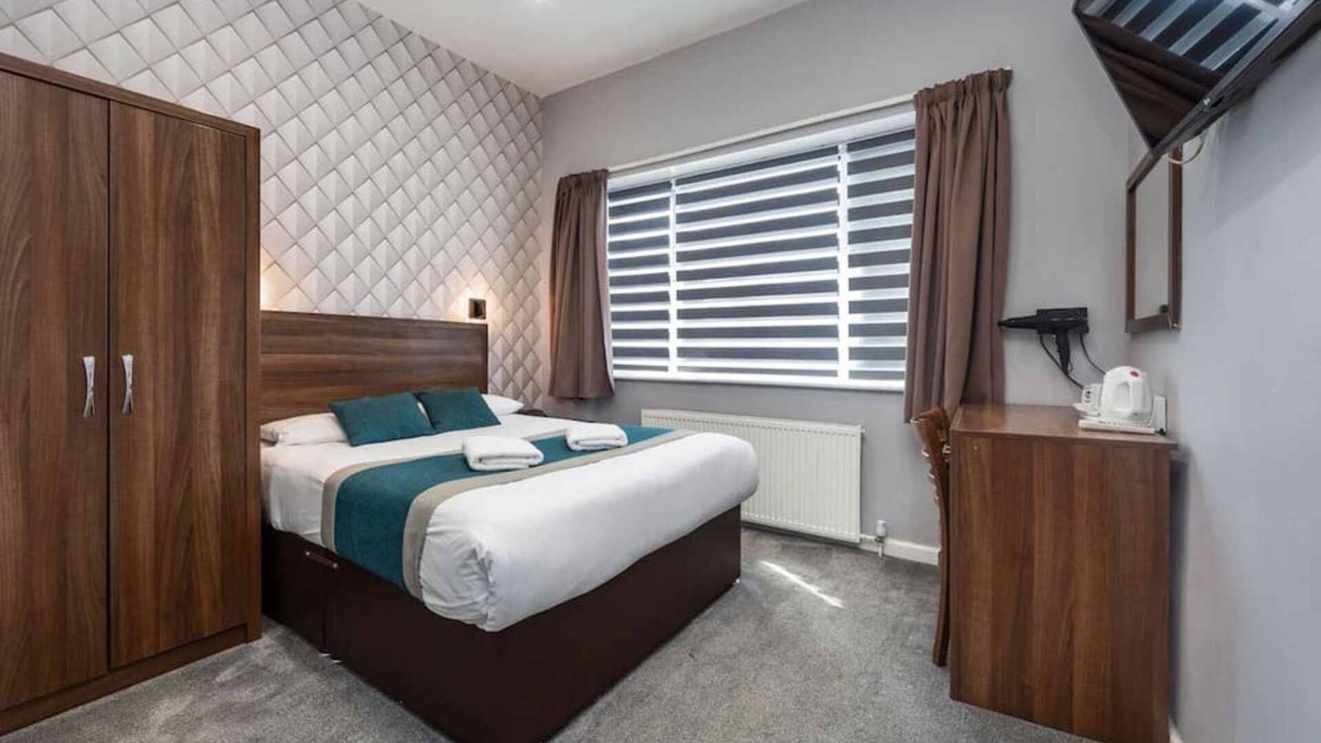 Day use room with work desk at King Solomon Hotel.