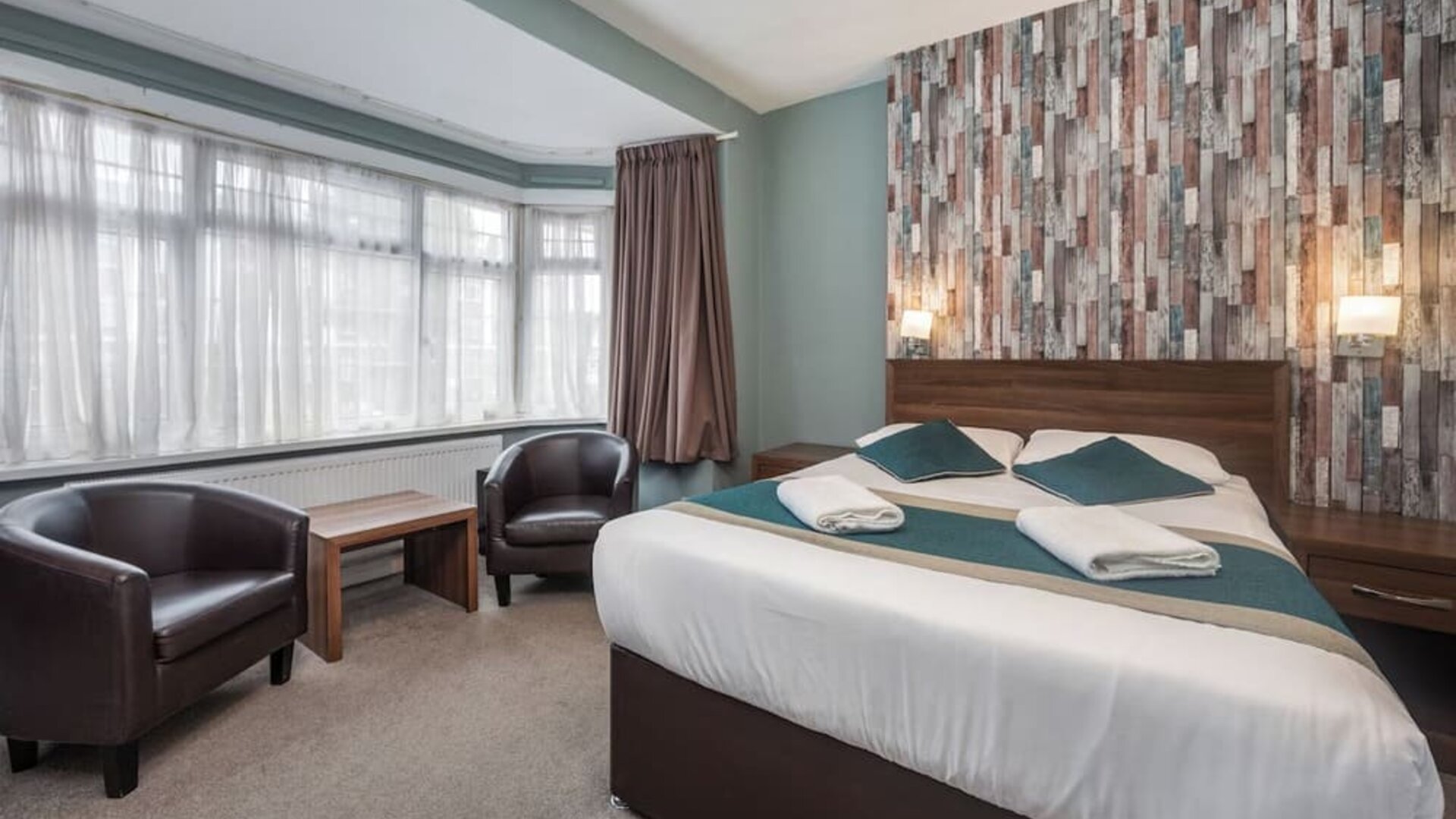 Bright and spacious day use room with lounge seating at King Solomon Hotel.