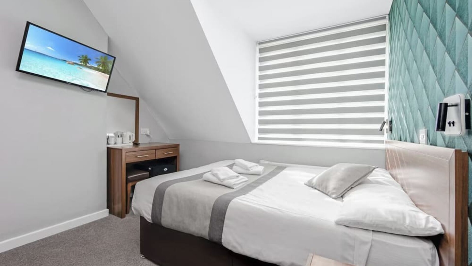 Standard day use room with work desk at King Solomon Hotel.