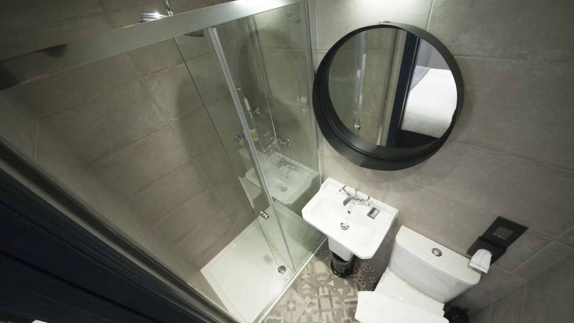 Private guest bathroom at The House Of Toby Hotel.