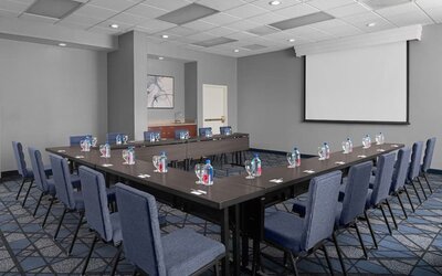 Meeting room at Courtyard By Marriott Cypress Anaheim.