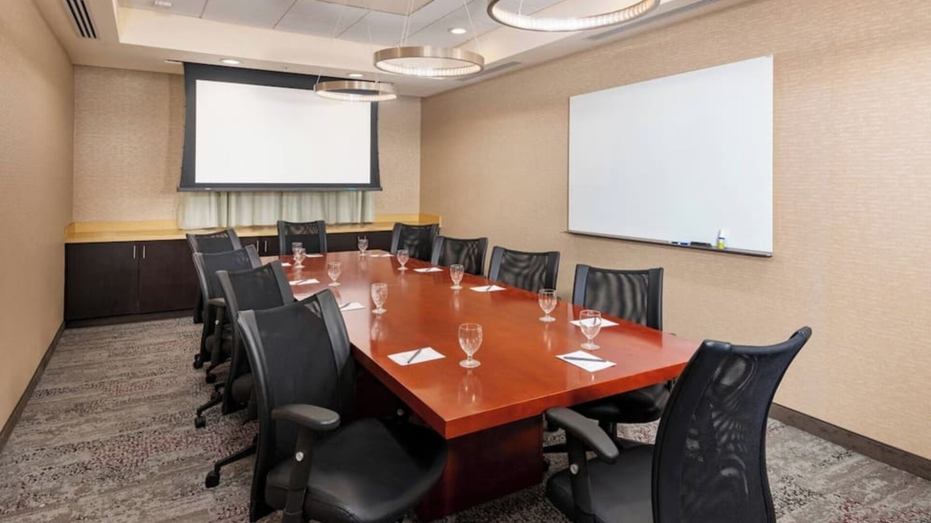 Meeting room at Courtyard By Marriott Santa Ana Orange County.