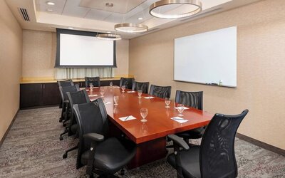 Meeting room at Courtyard By Marriott Santa Ana Orange County.
