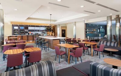 Dining area perfect for coworking at Courtyard By Marriott Santa Ana Orange County.
