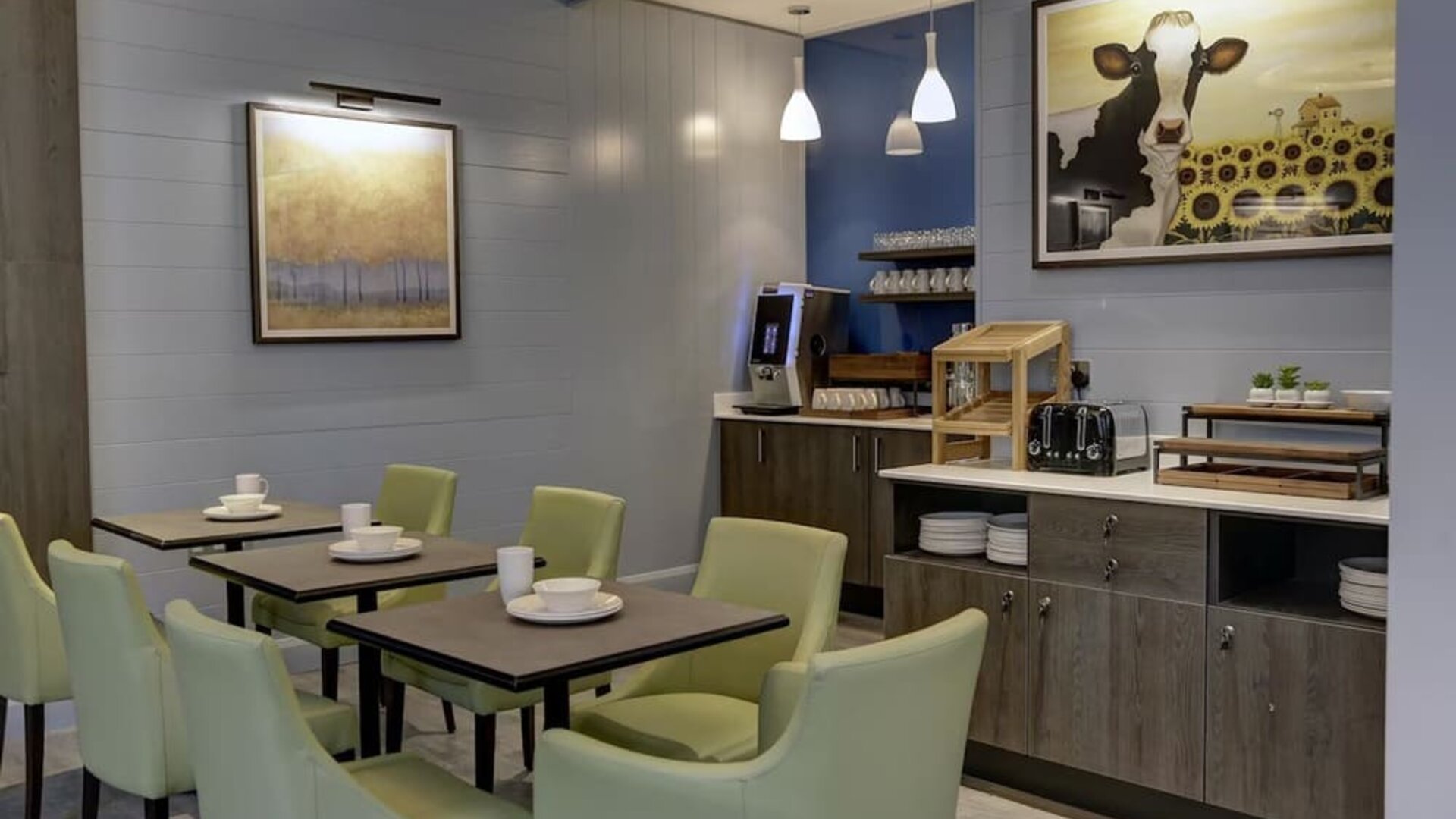 Dining area with comfortable seating at Best Western Plus Vauxhall Hotel.