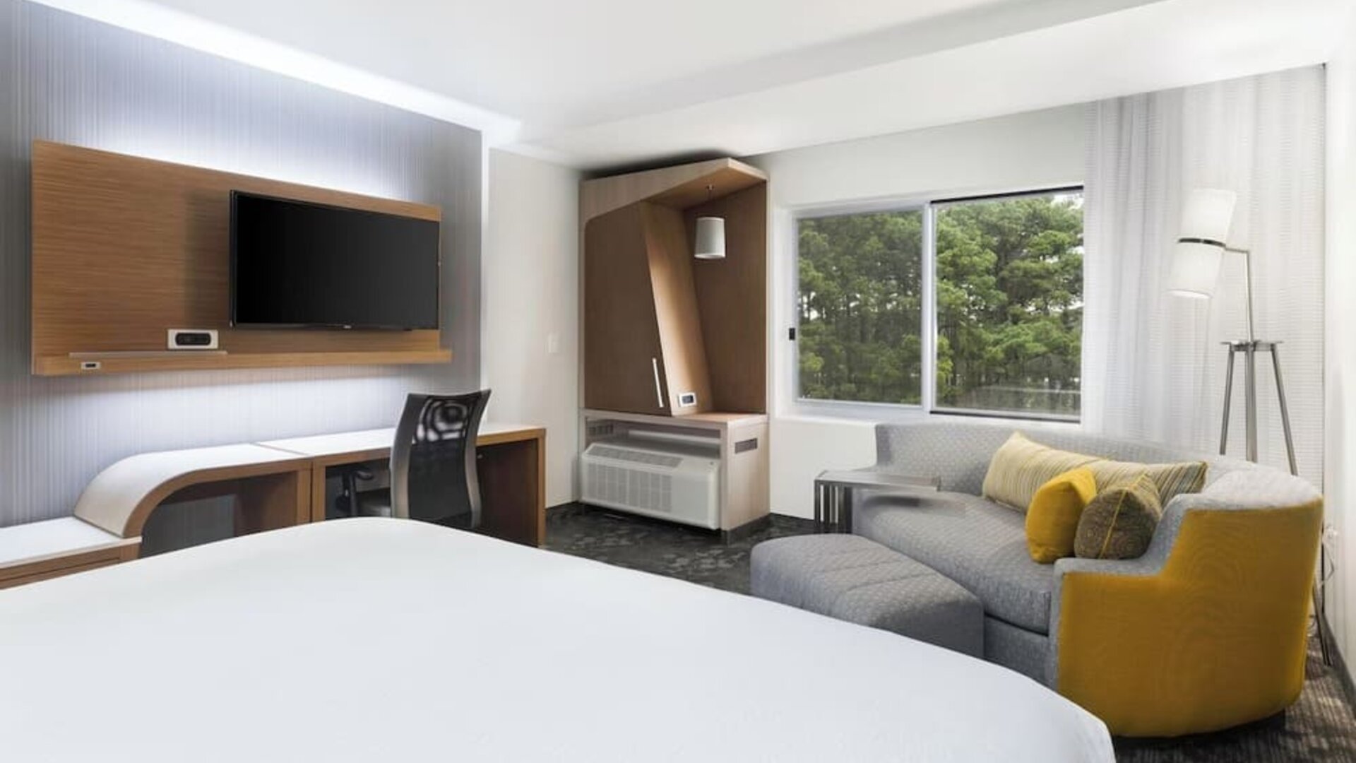 Day use room with sofa and work desk at Courtyard By Marriott Ruston.