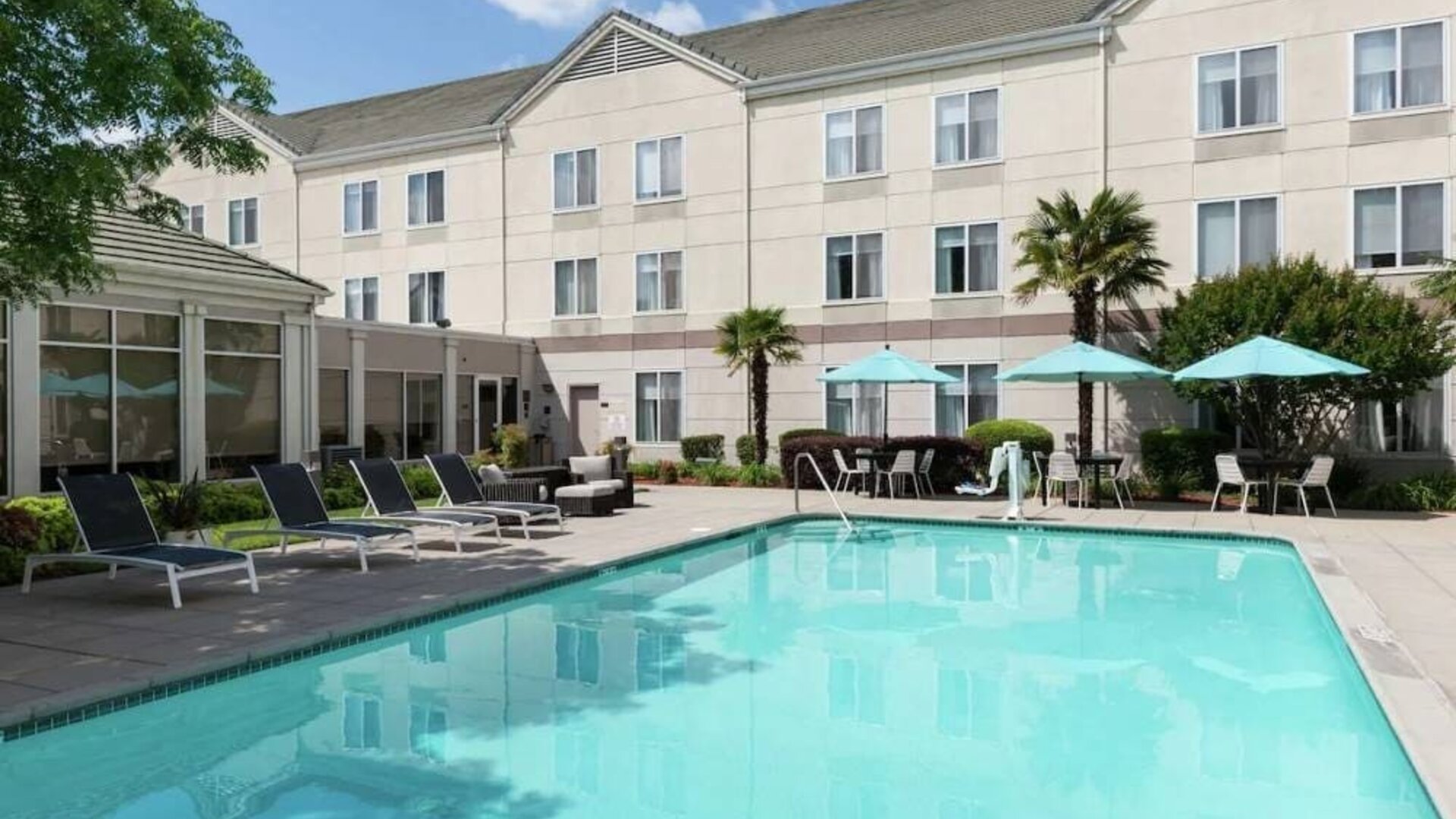Refreshing outdoor pool at Hilton Garden Inn Sacramento/South Natomas.