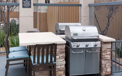 BBQ/picnic area at Homewood Suites By Hilton San Jose Airport-Silicon Valley.