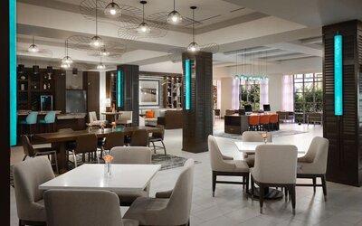 Dining area perfect for coworking at Marriott Boca Raton.