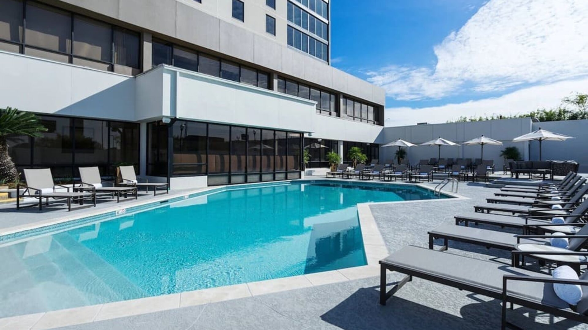 Refreshing outdoor pool at Marriott Baton Rouge.