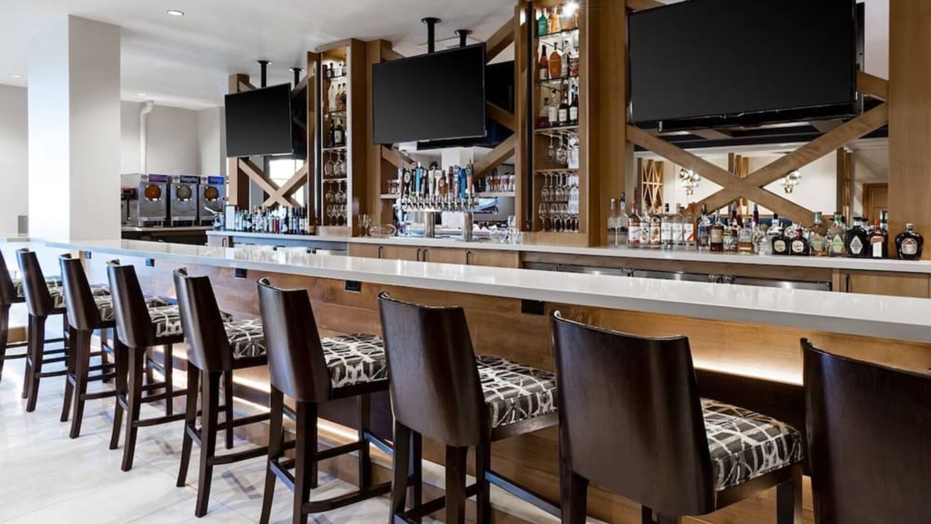 Hotel bar at Marriott Baton Rouge.