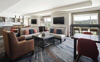 Lobby and coworking lounge at Marriott Del Mar.