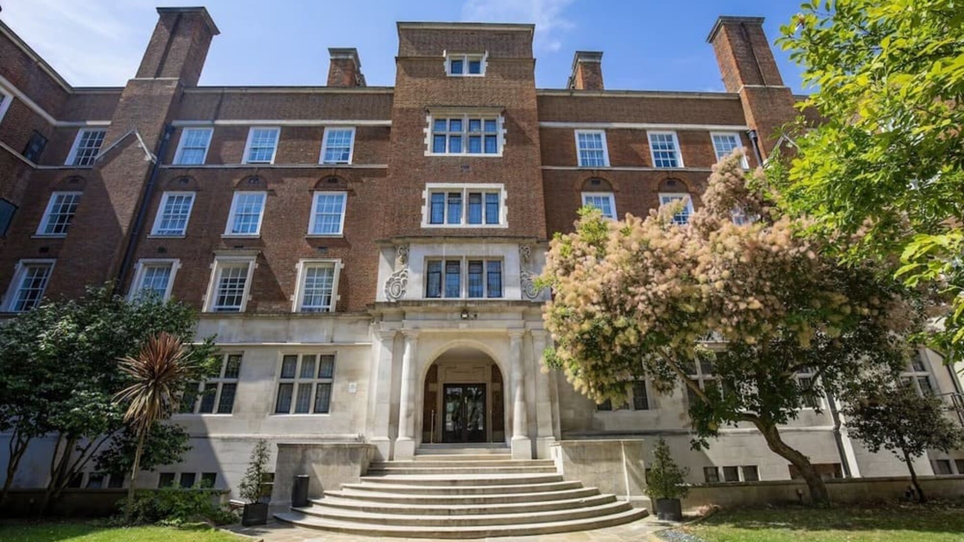 Exterior view of The Wellington by Blue Orchid Hotel (FKA The Rochester).