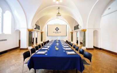 Professional meeting room at The Wellington by Blue Orchid Hotel (FKA The Rochester).