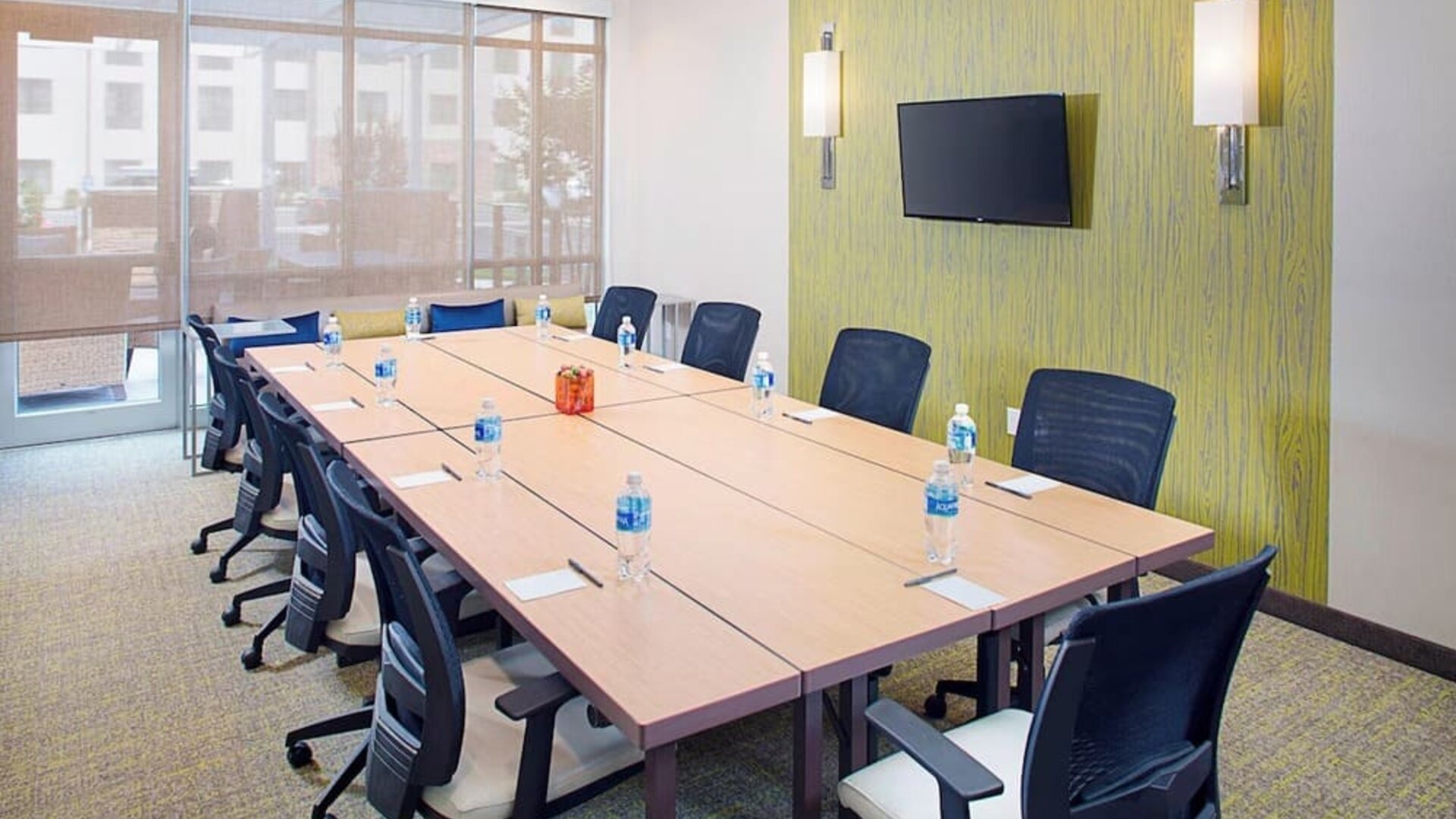 Meeting room at Springhill Suites Carle Place.