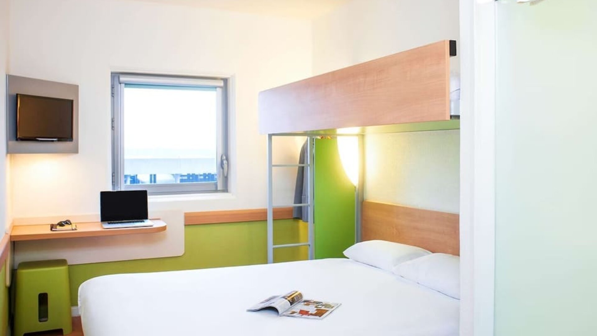 Day use double room with work desk at Hotel IBIS Budget Birmingham Airport.