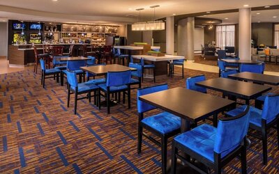 Dining area perfect for coworking at Courtyard By Marriott Boise West/Meridian.