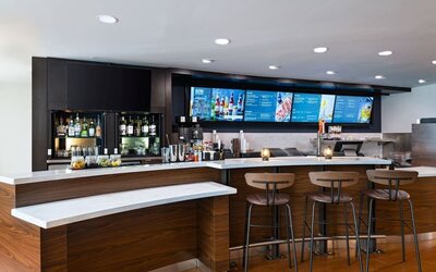 Hotel bar at Courtyard By Marriott Boise West/Meridian.