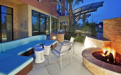 Fire pit perfect for coworking at SpringHill Suites By Marriott Irvine John Wayne Airport/Orange County.