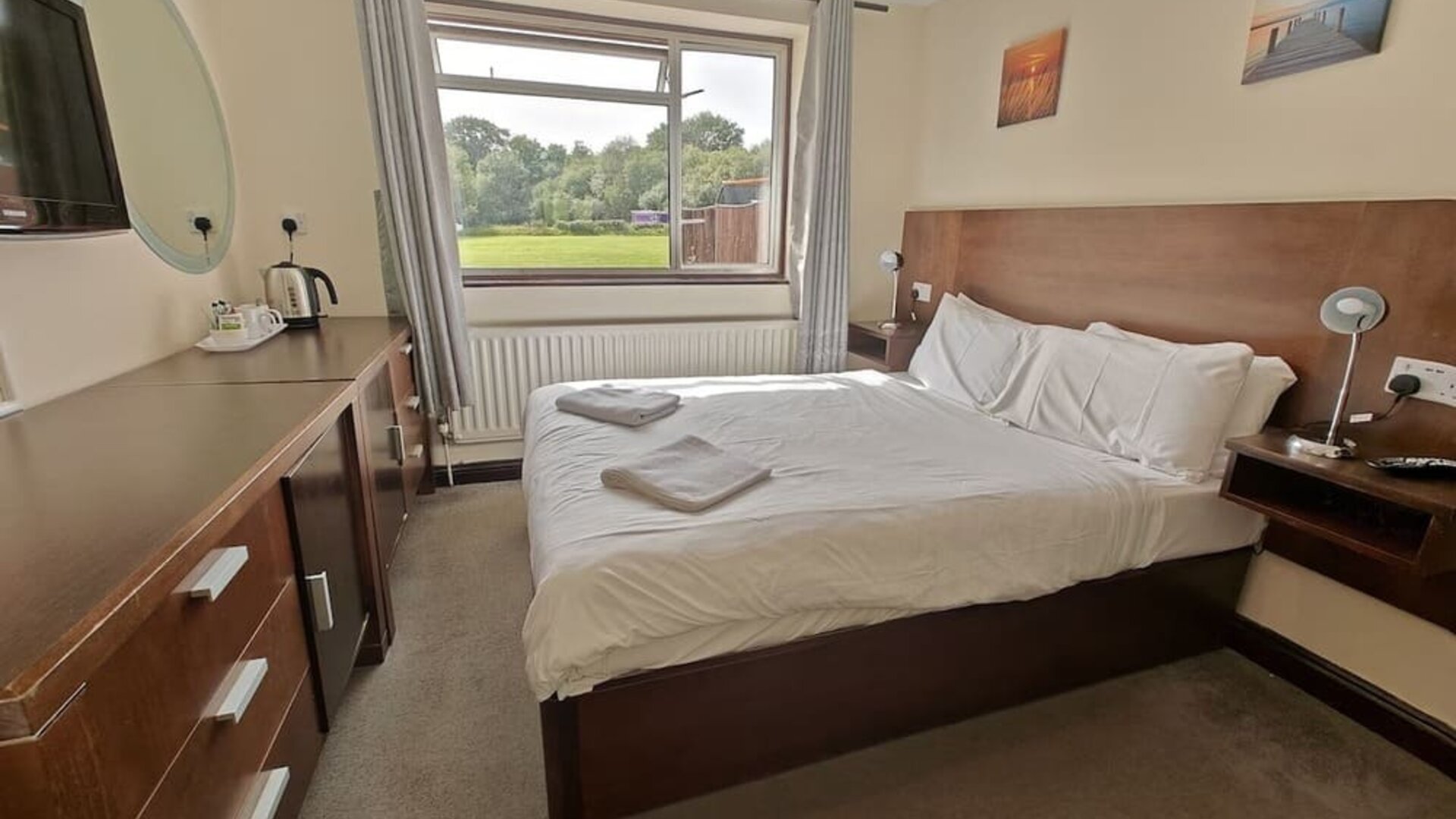 Standard day use room with workspace at Little Foxes Hotel.