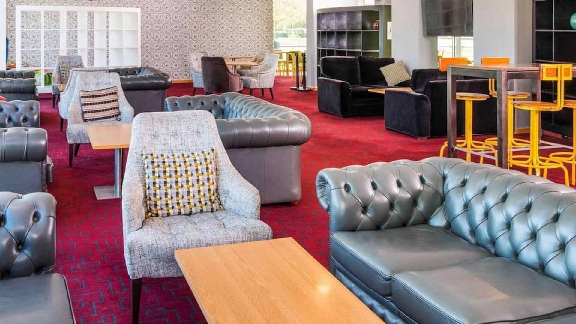 Lobby lounge at Ibis Styles Crewe.
