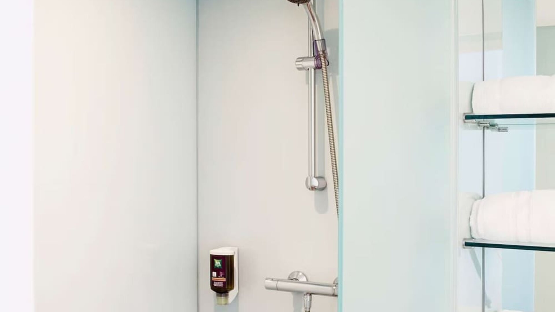 Guest bathroom with shower at Ibis Styles Crewe.