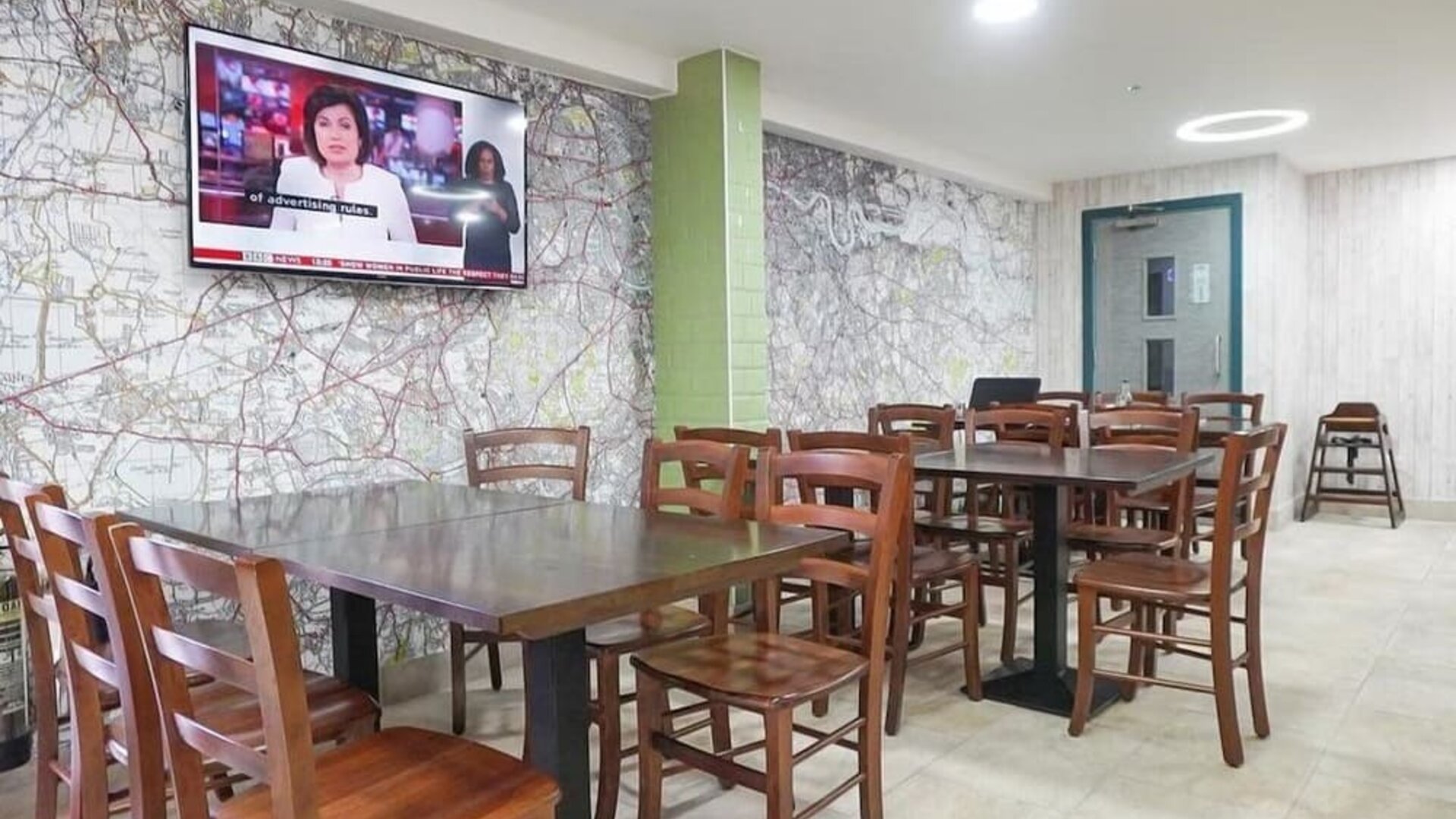 Dining area at Aparthotel Best Western Plus London Croydon.