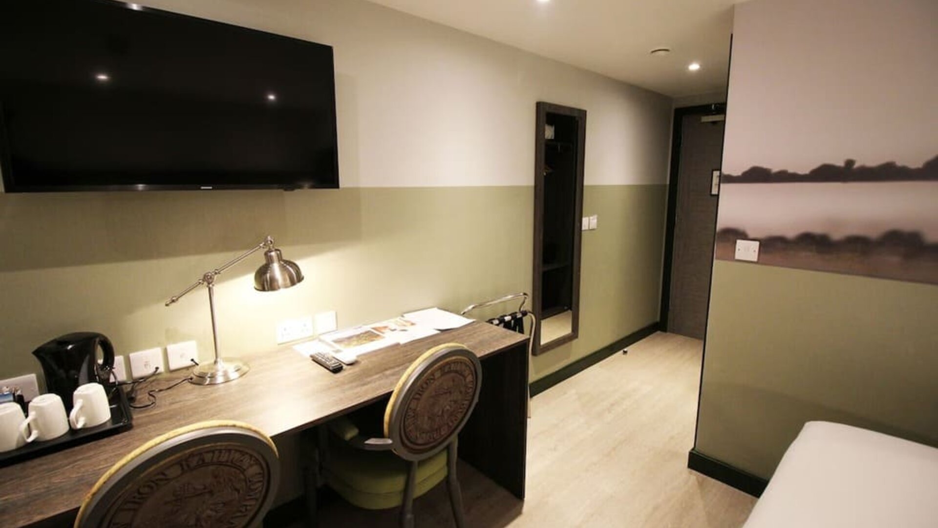 Day use room with work desk at Aparthotel Best Western Plus London Croydon.