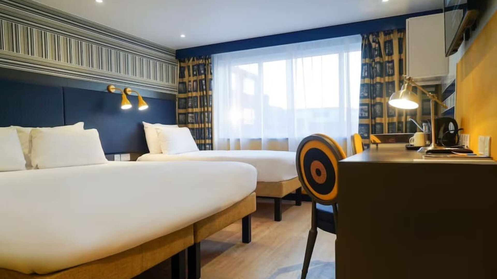 Day use twin room with work desk at Aparthotel Best Western Plus London Croydon.