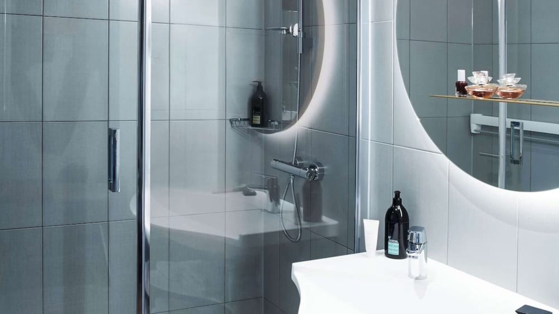 Private guest bathroom with shower and free toiletries at Adagio Aparthotel Edinburgh Royal Mile.
