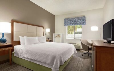 Day use room with work desk at Hampton Inn Phoenix-Midtown-Downtown Area.