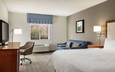 Day use room with work desk and sofa at Hampton Inn Phoenix-Midtown-Downtown Area.