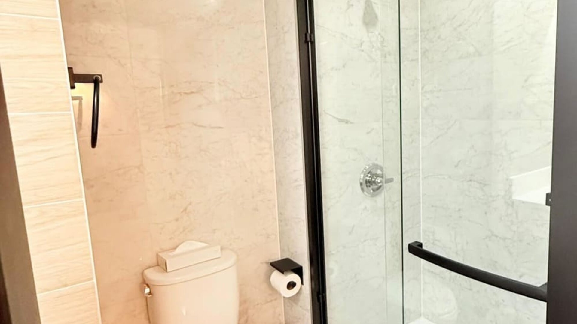 Guest bathroom at BKWAY HOTEL.