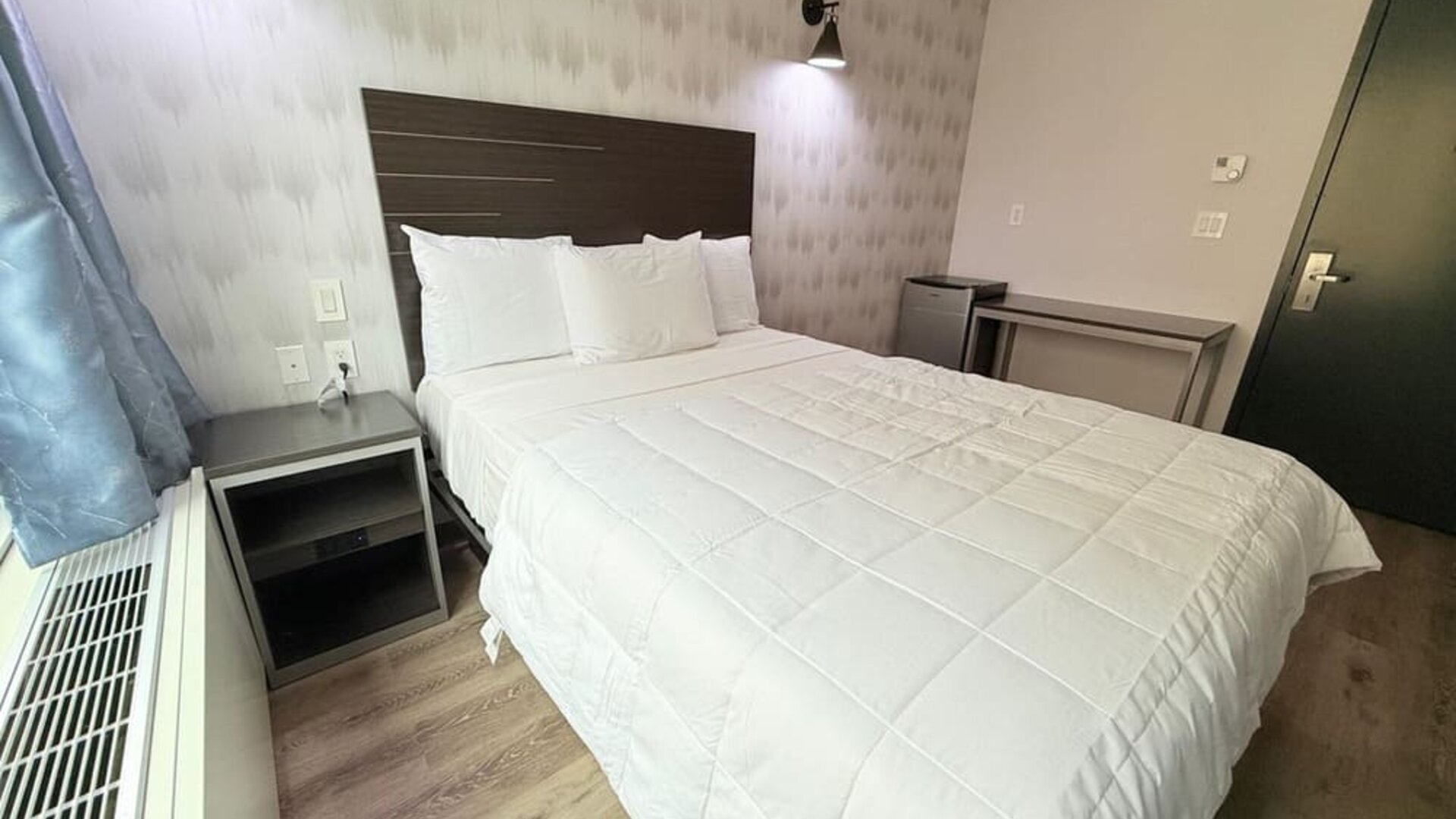 Cozy king room at BKWAY HOTEL.