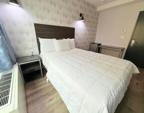 Cozy king room at BKWAY HOTEL.