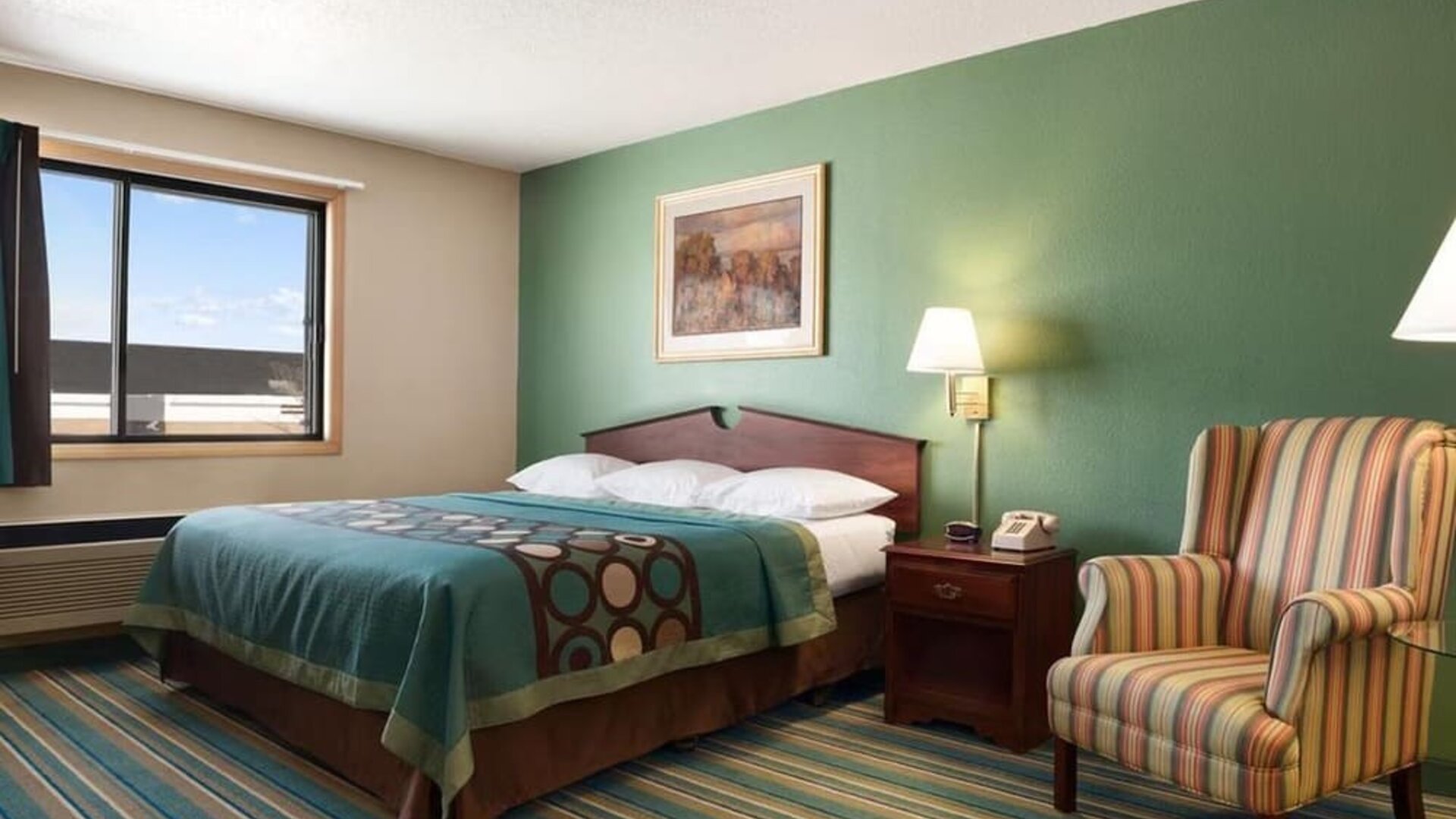 Day use room with natural light at Coratel Inn & Suites By Jasper New Richmond.