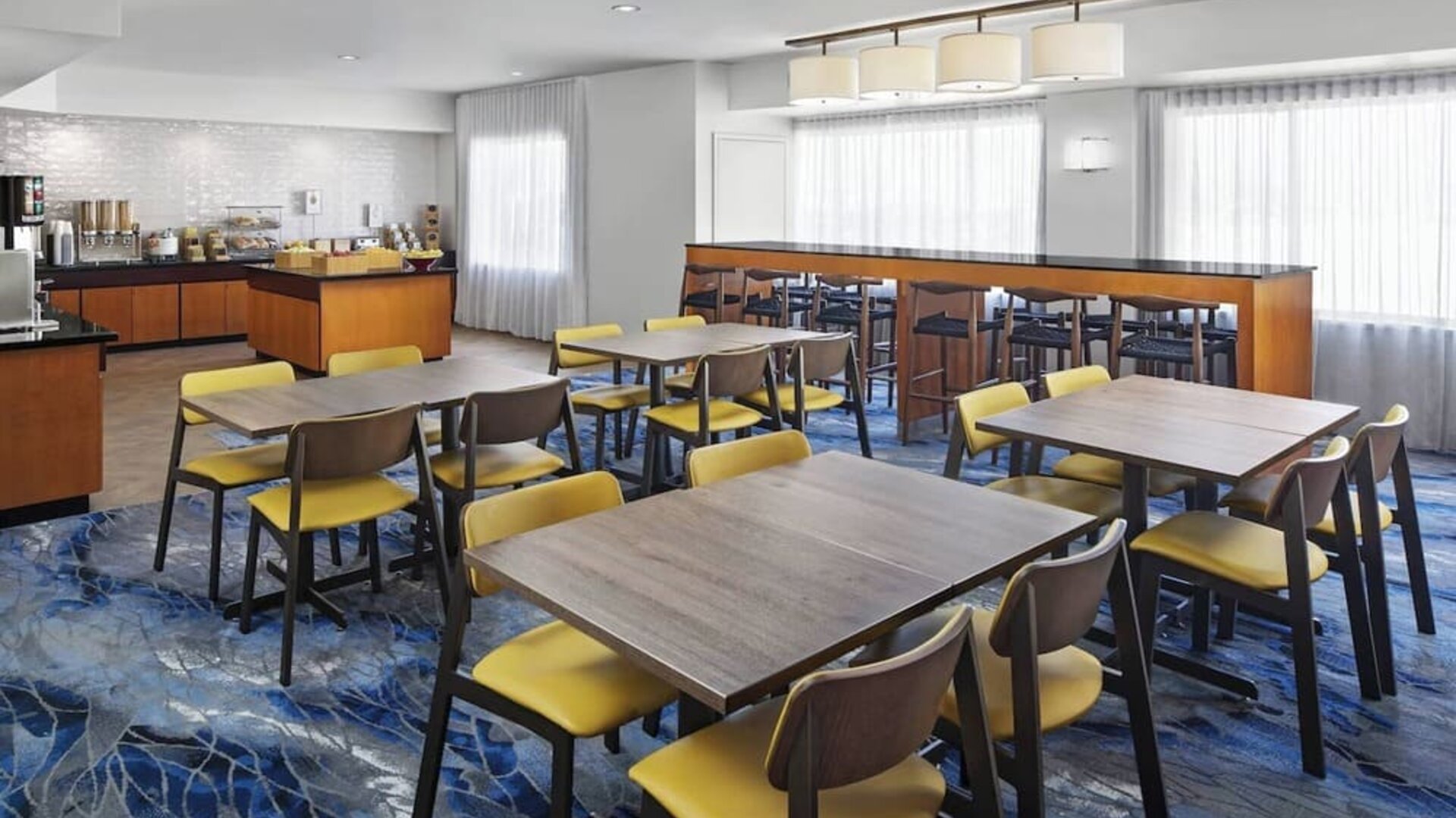 Dining area perfect for coworking at Fairfield Inn By Marriott Denver Airport.