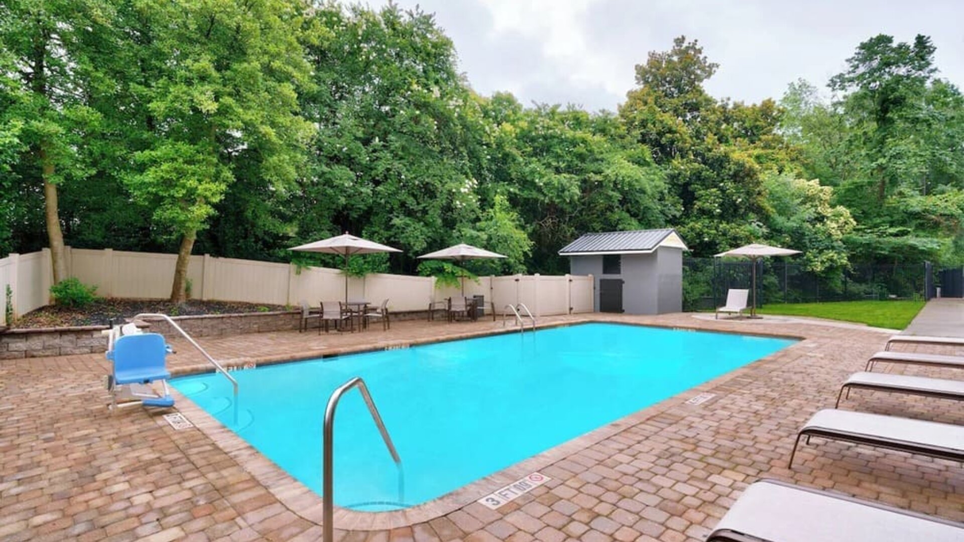 Refreshing outdoor pool at Courtyard By Marriott Charlotte Airport/Billy Graham Parkway.