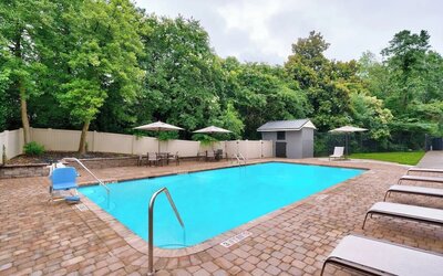 Refreshing outdoor pool at Courtyard By Marriott Charlotte Airport/Billy Graham Parkway.