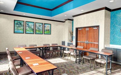 Meeting room at Hampton Inn & Suites Atlanta Perimeter Dunwoody.