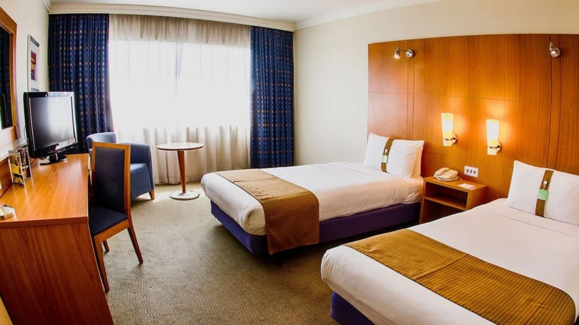 Day use twin room at Holiday Inn London - Heathrow M4J4.